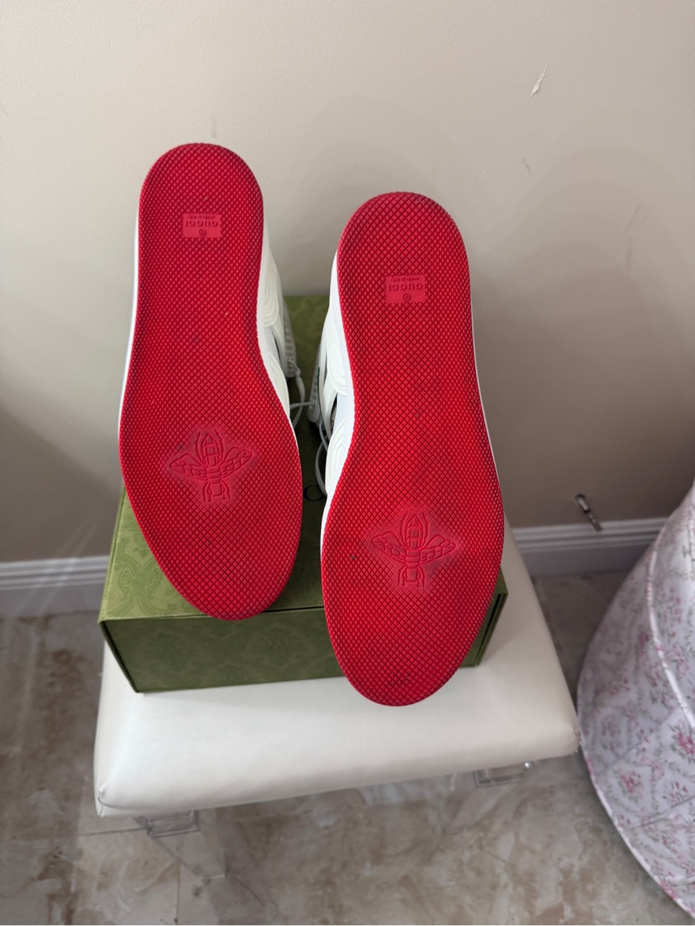 Gucci White High-Top Sneakers with Red Soles and Green Accents - Picture 13 of 17